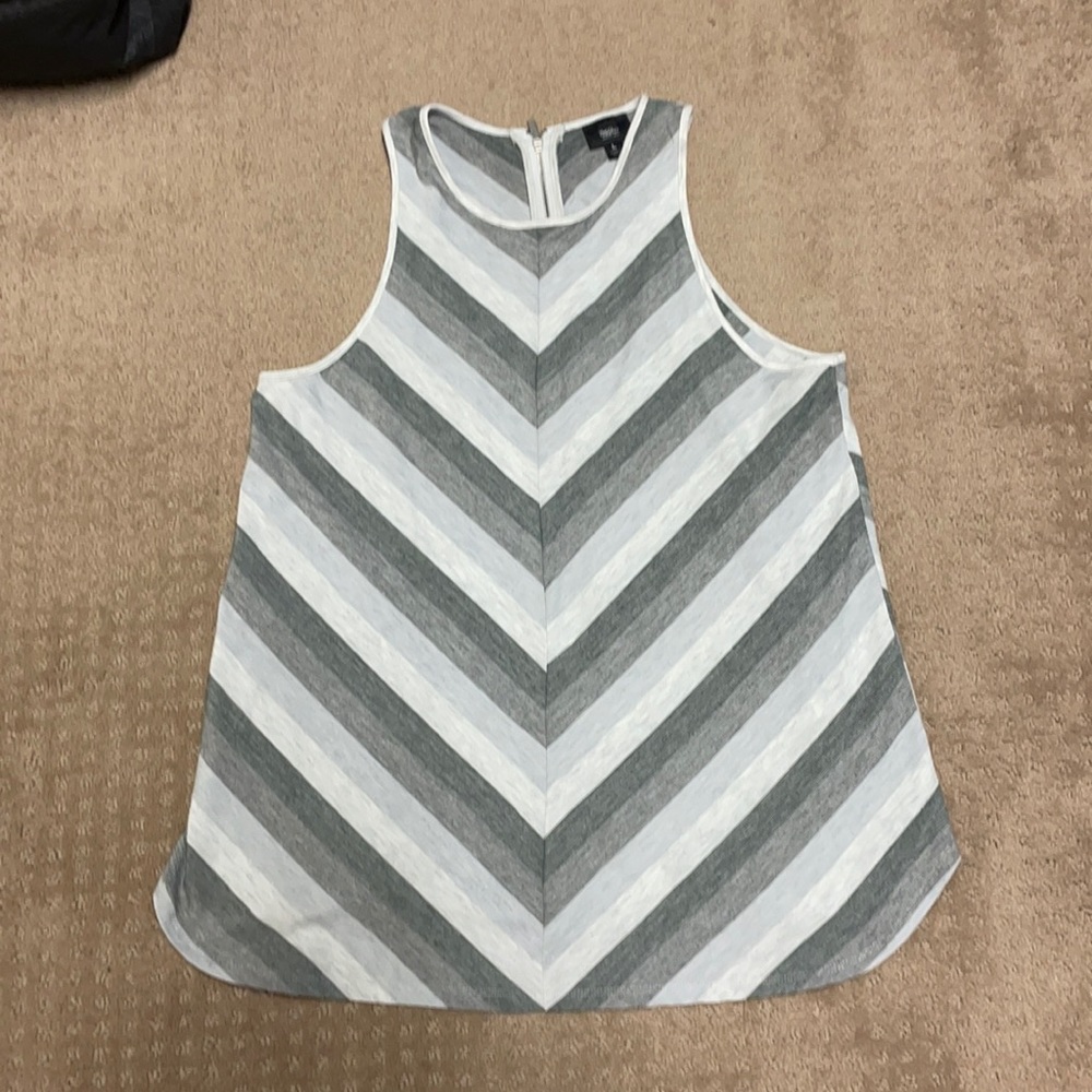 Sleeveless tank Size L